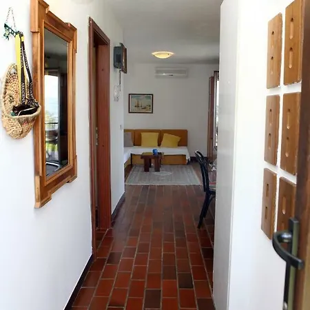Greenview Apartment *