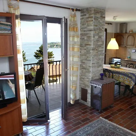 Greenview Apartment *